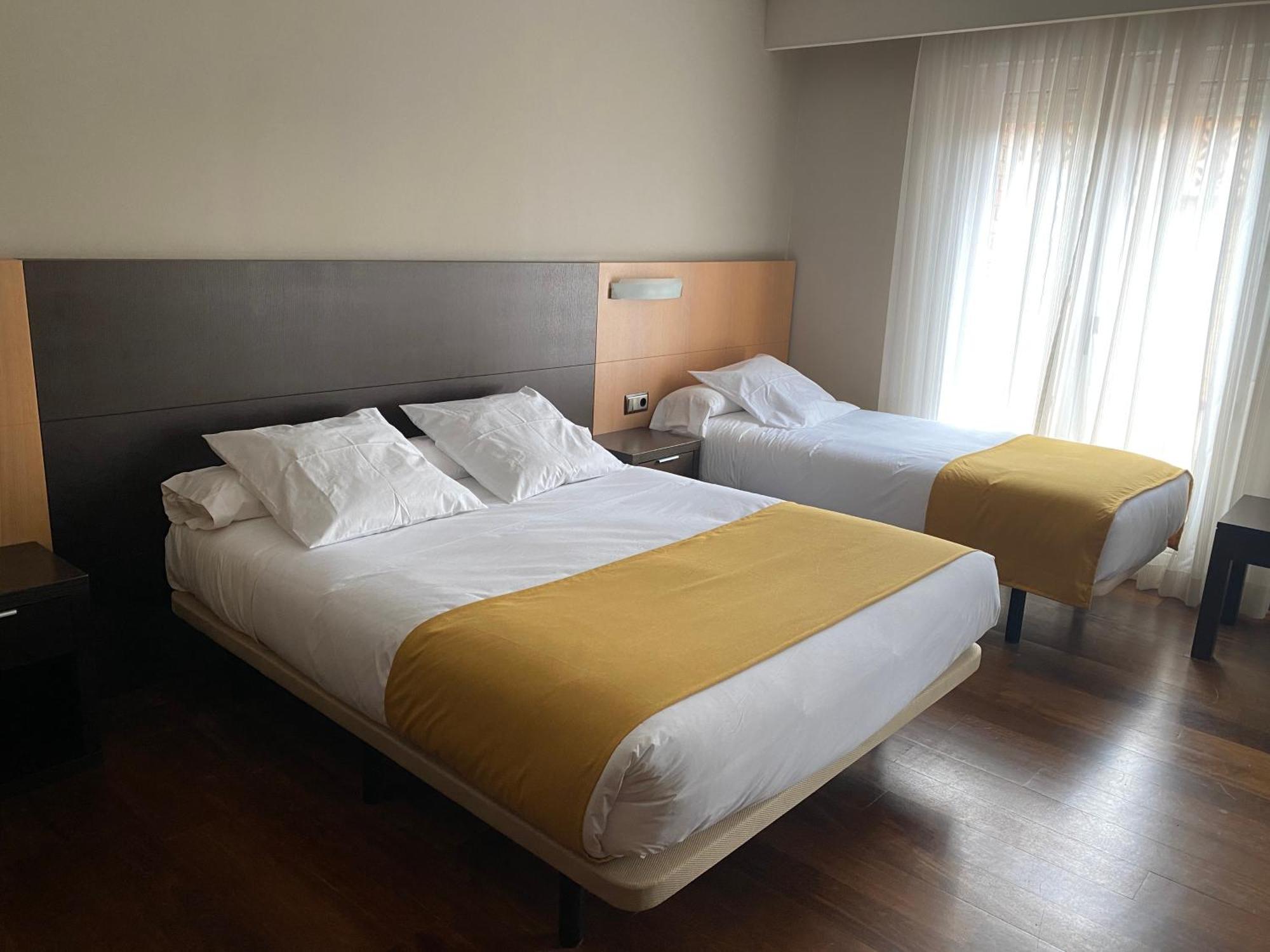 Hotel Rios San Adrian  Bagian luar foto