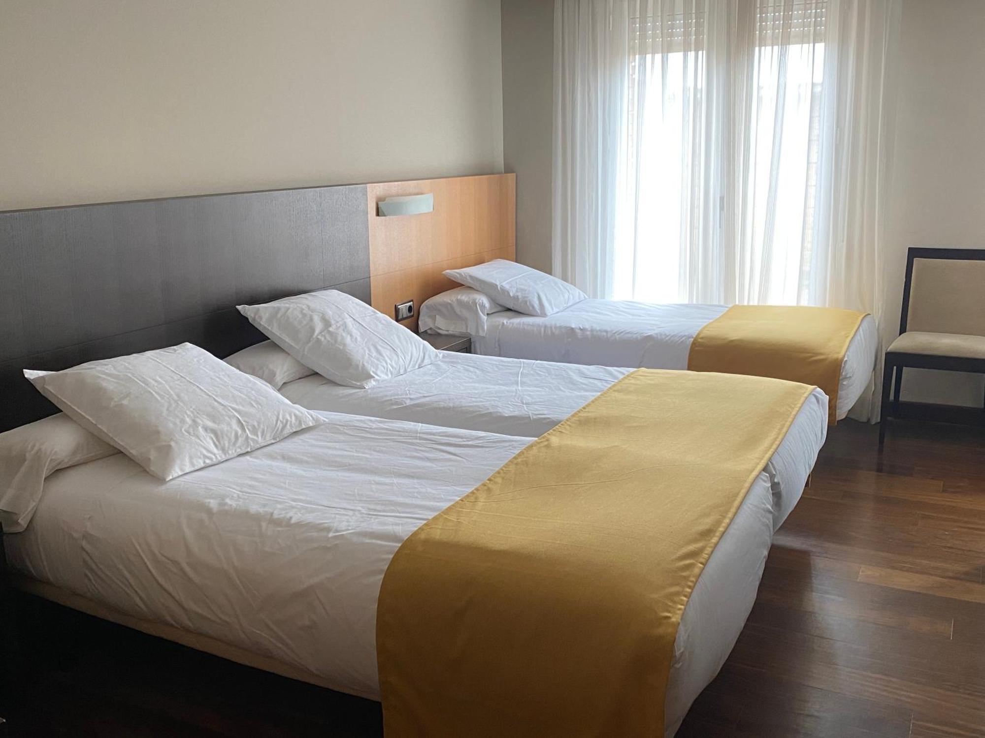 Hotel Rios San Adrian  Bagian luar foto